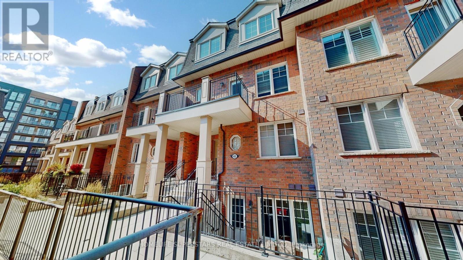 Photo 3 of 42 02 2420 Baronwood Drive, Oakville ON