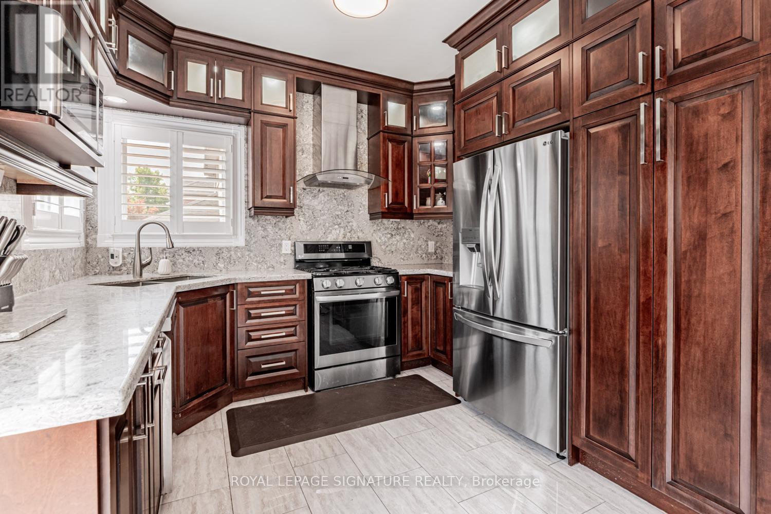 Photo 11 of 5 Sandcherry Avenue, Markham ON