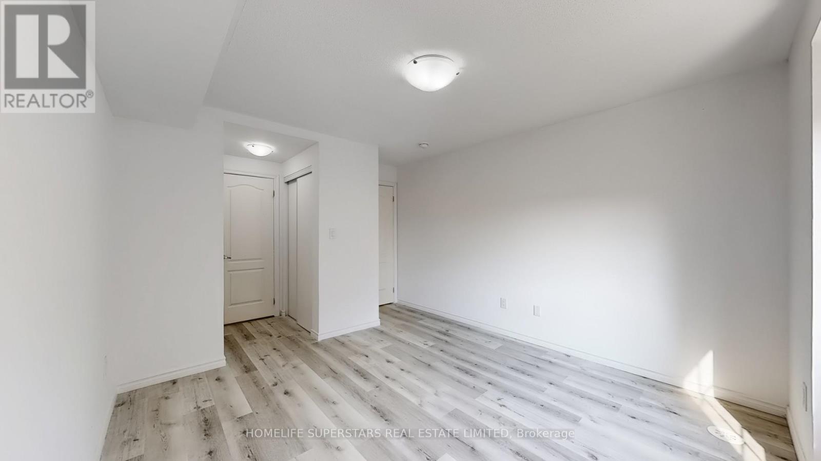 Photo 20 of 42 02 2420 Baronwood Drive, Oakville ON