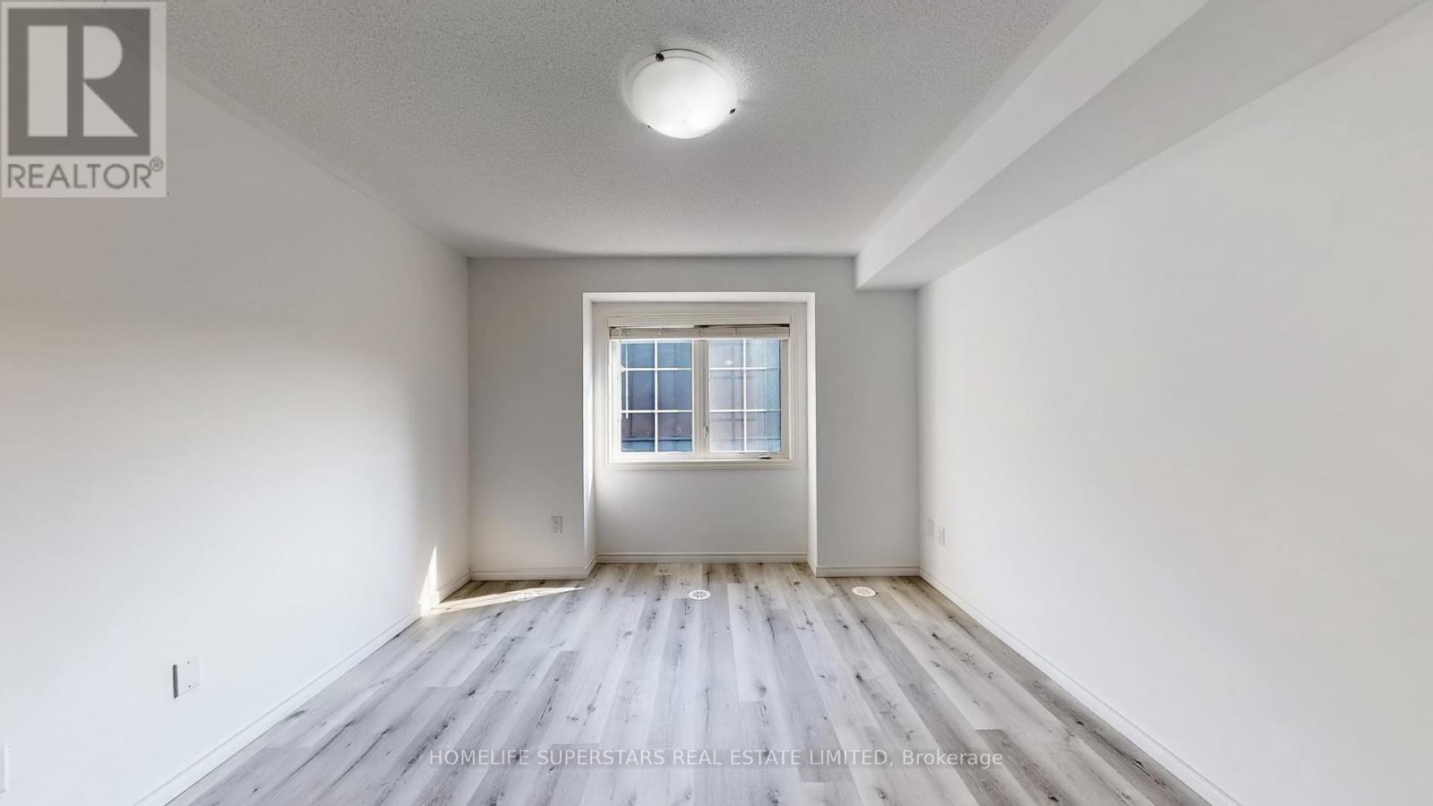 Photo 18 of 42 02 2420 Baronwood Drive, Oakville ON