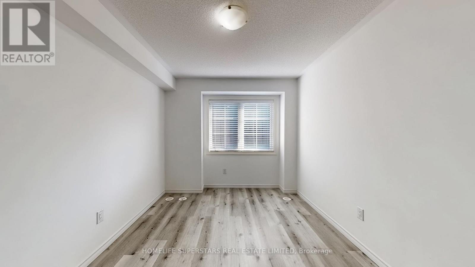 Photo 24 of 42 02 2420 Baronwood Drive, Oakville ON