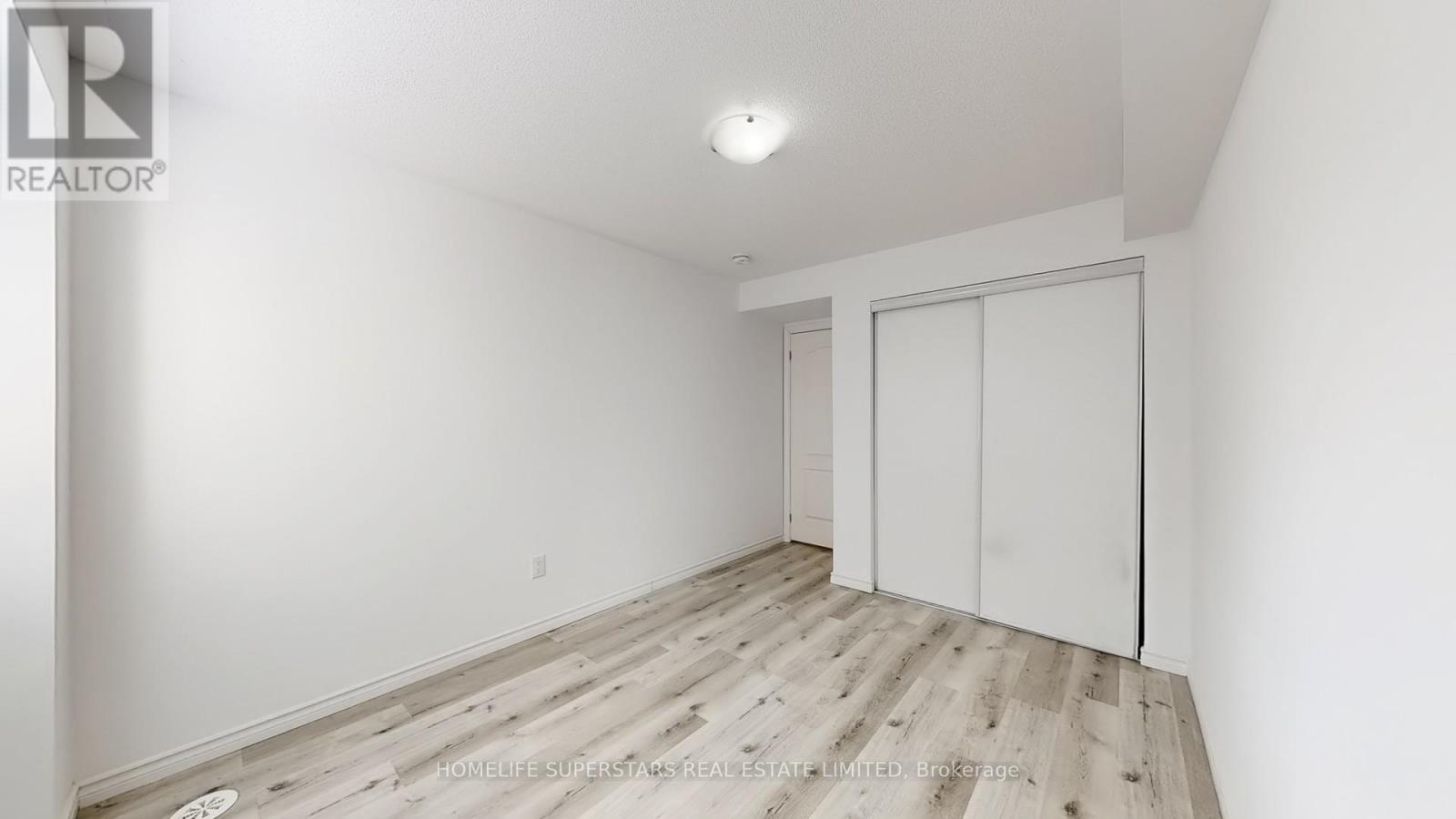 Photo 26 of 42 02 2420 Baronwood Drive, Oakville ON