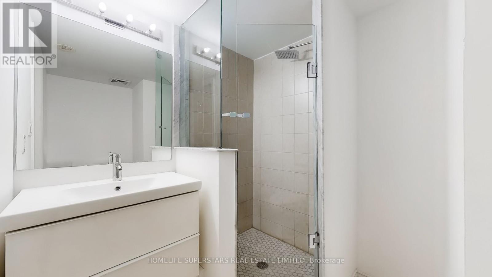 Photo 21 of 42 02 2420 Baronwood Drive, Oakville ON