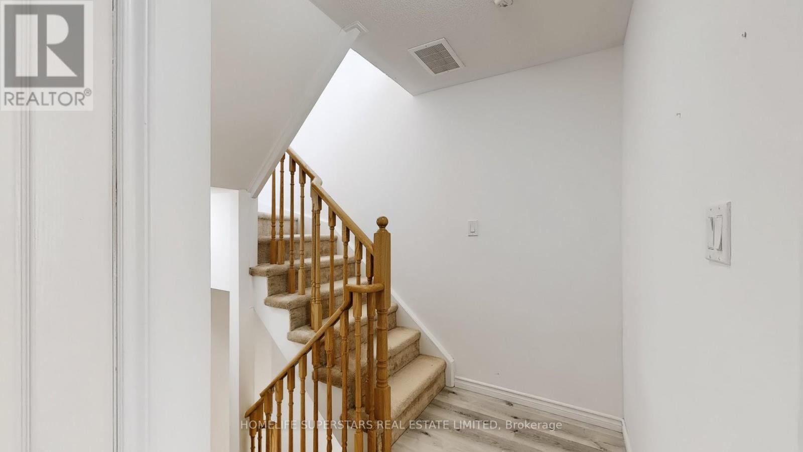 Photo 29 of 42 02 2420 Baronwood Drive, Oakville ON