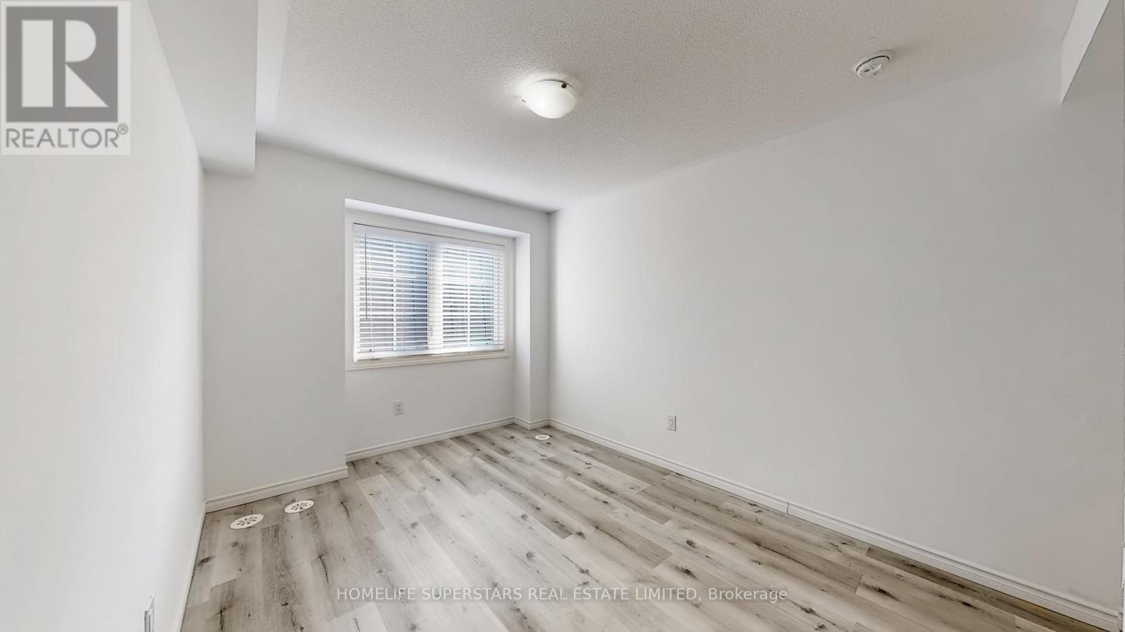 Photo 25 of 42 02 2420 Baronwood Drive, Oakville ON