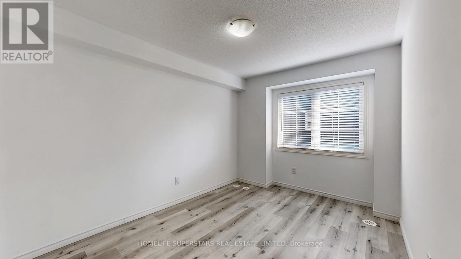 Photo 23 of 42 02 2420 Baronwood Drive, Oakville ON