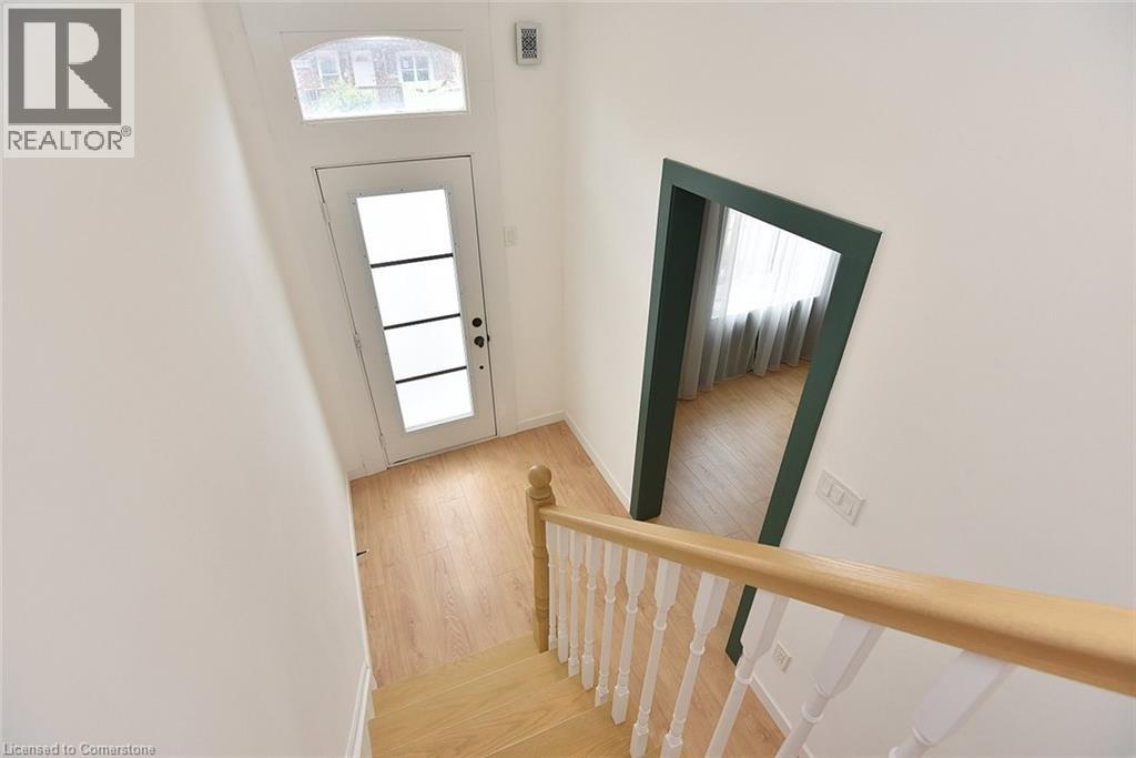 Photo 4 of 273 Robert Street, Hamilton ON