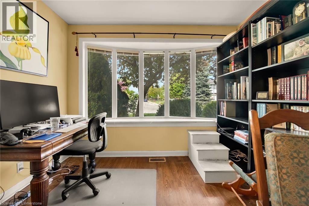 Photo 10 of 77 Arcade Crescent, Hamilton ON