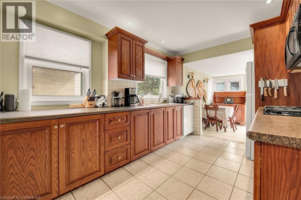 Photo 12 of 77 Arcade Crescent, Hamilton ON