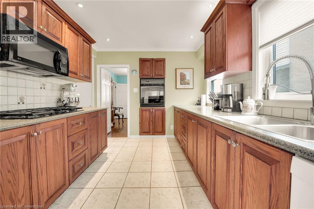 Photo 16 of 77 Arcade Crescent, Hamilton ON