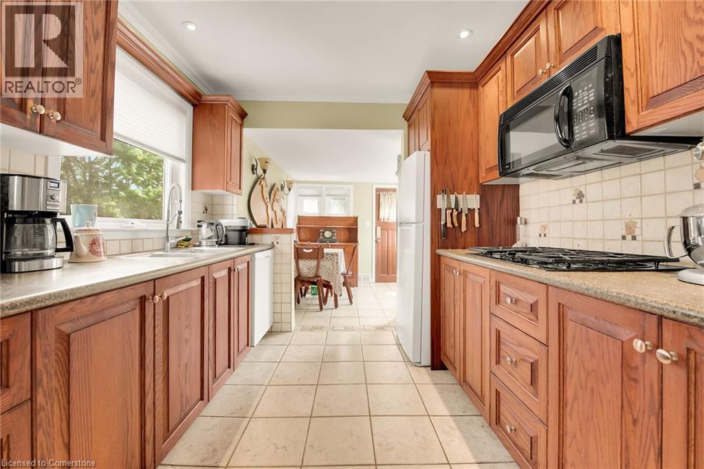 Photo 13 of 77 Arcade Crescent, Hamilton ON
