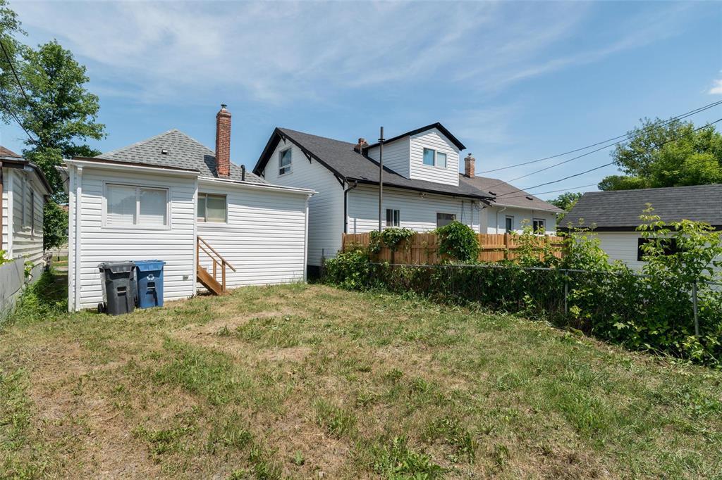 Photo 11 of 746 Boyd Avenue, Winnipeg MB