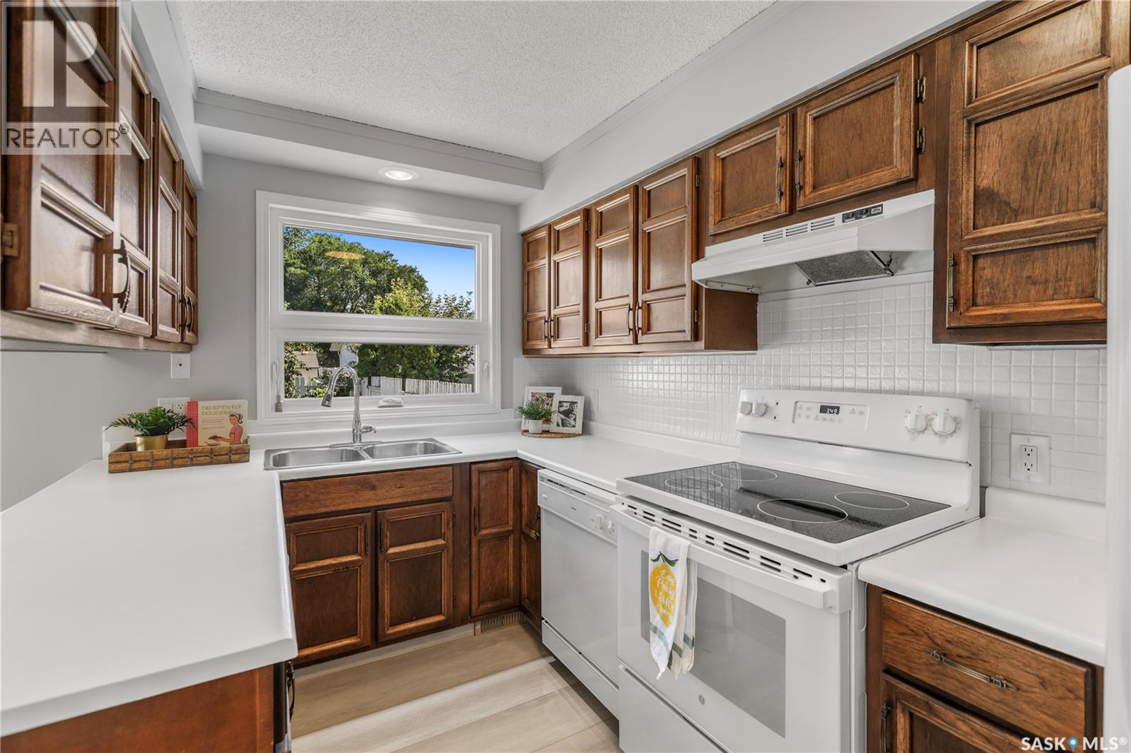Photo 10 of 158 Trifunov Crescent, Regina SK