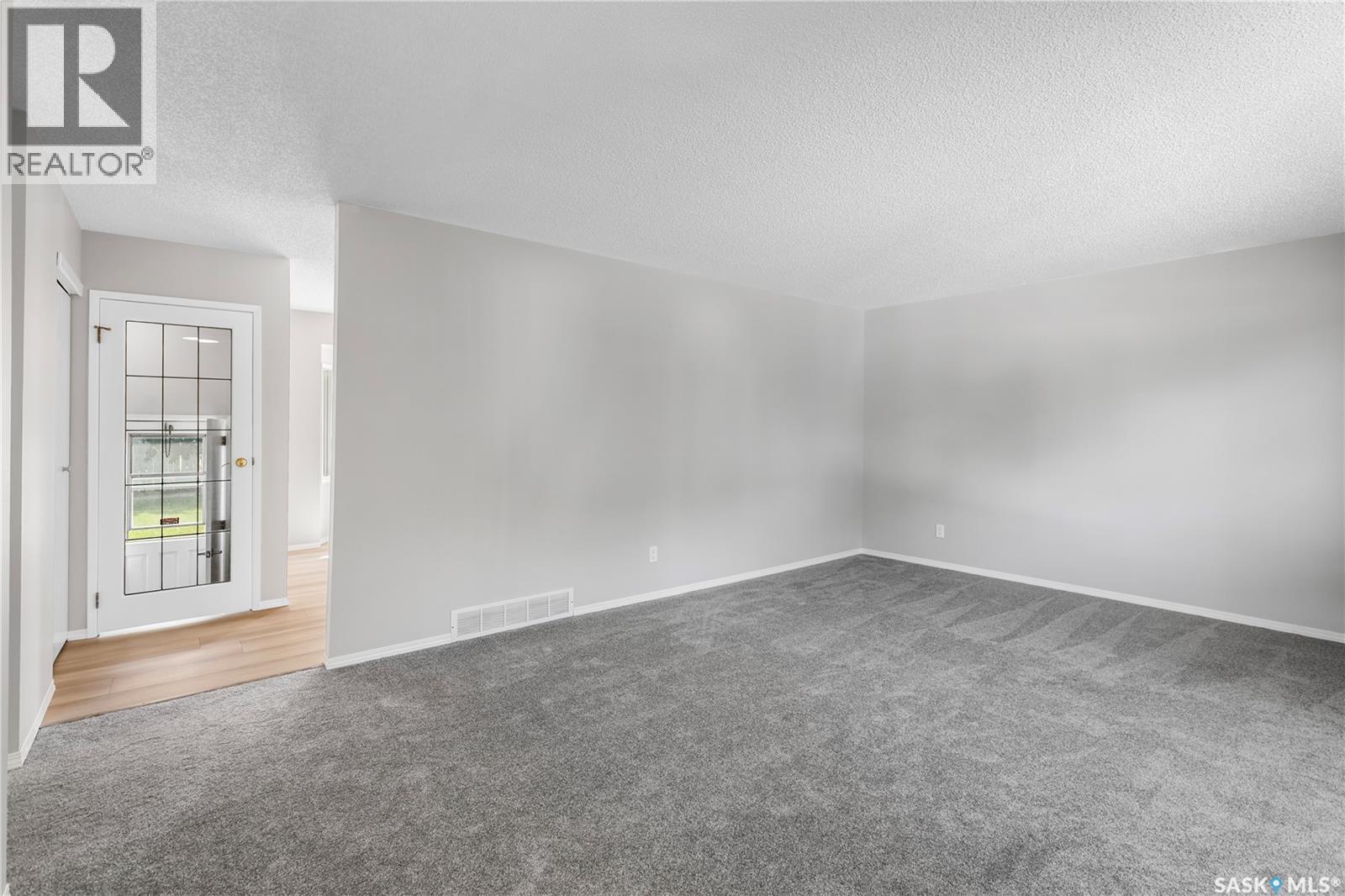 Photo 12 of 158 Trifunov Crescent, Regina SK