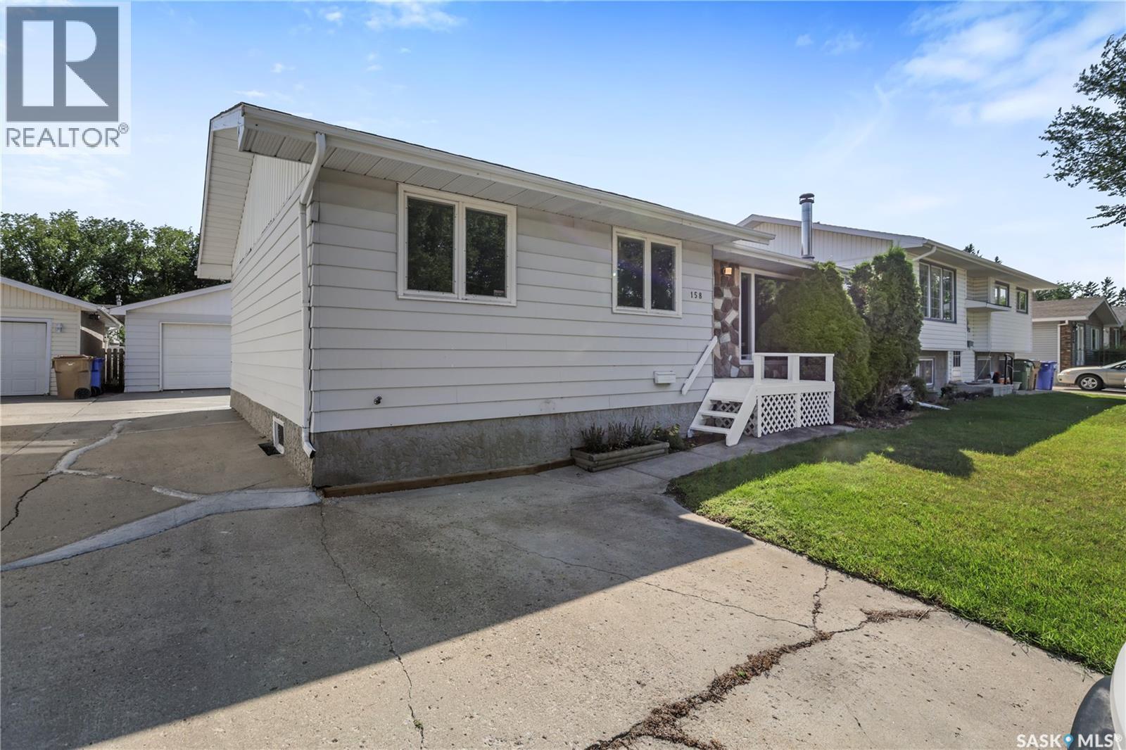 Photo 2 of 158 Trifunov Crescent, Regina SK