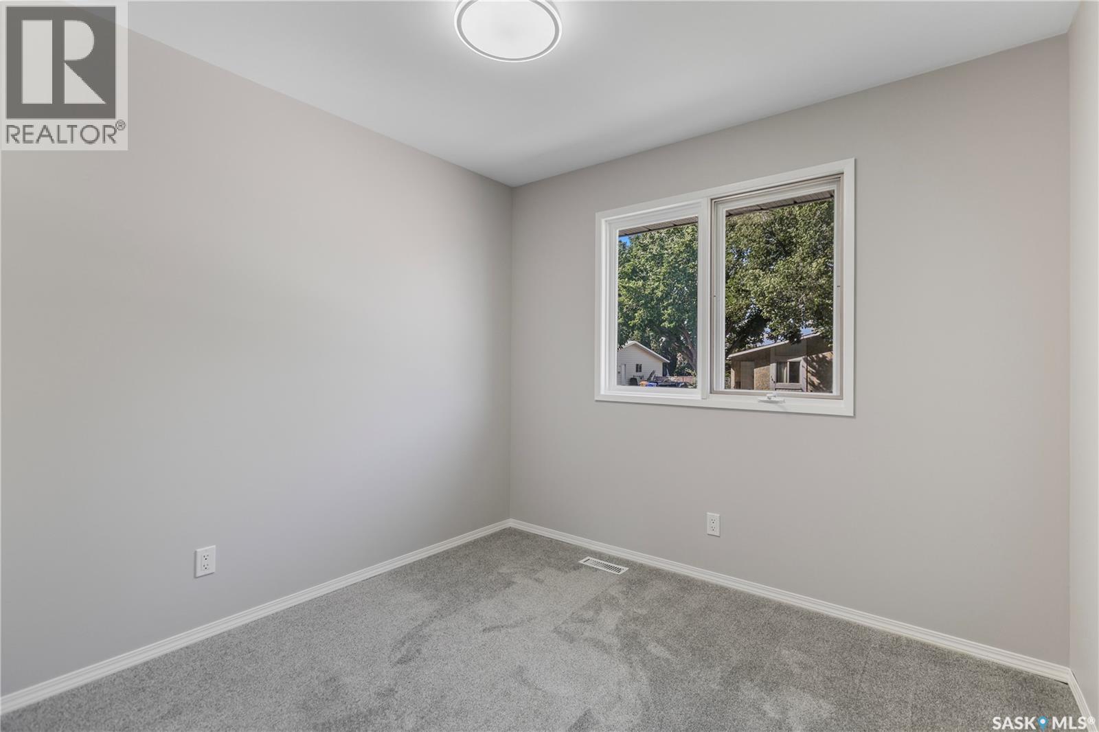 Photo 20 of 158 Trifunov Crescent, Regina SK