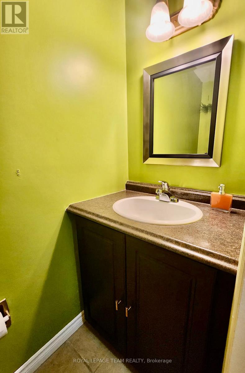 Photo 19 of 284 D Dalehurst Drive, Ottawa ON