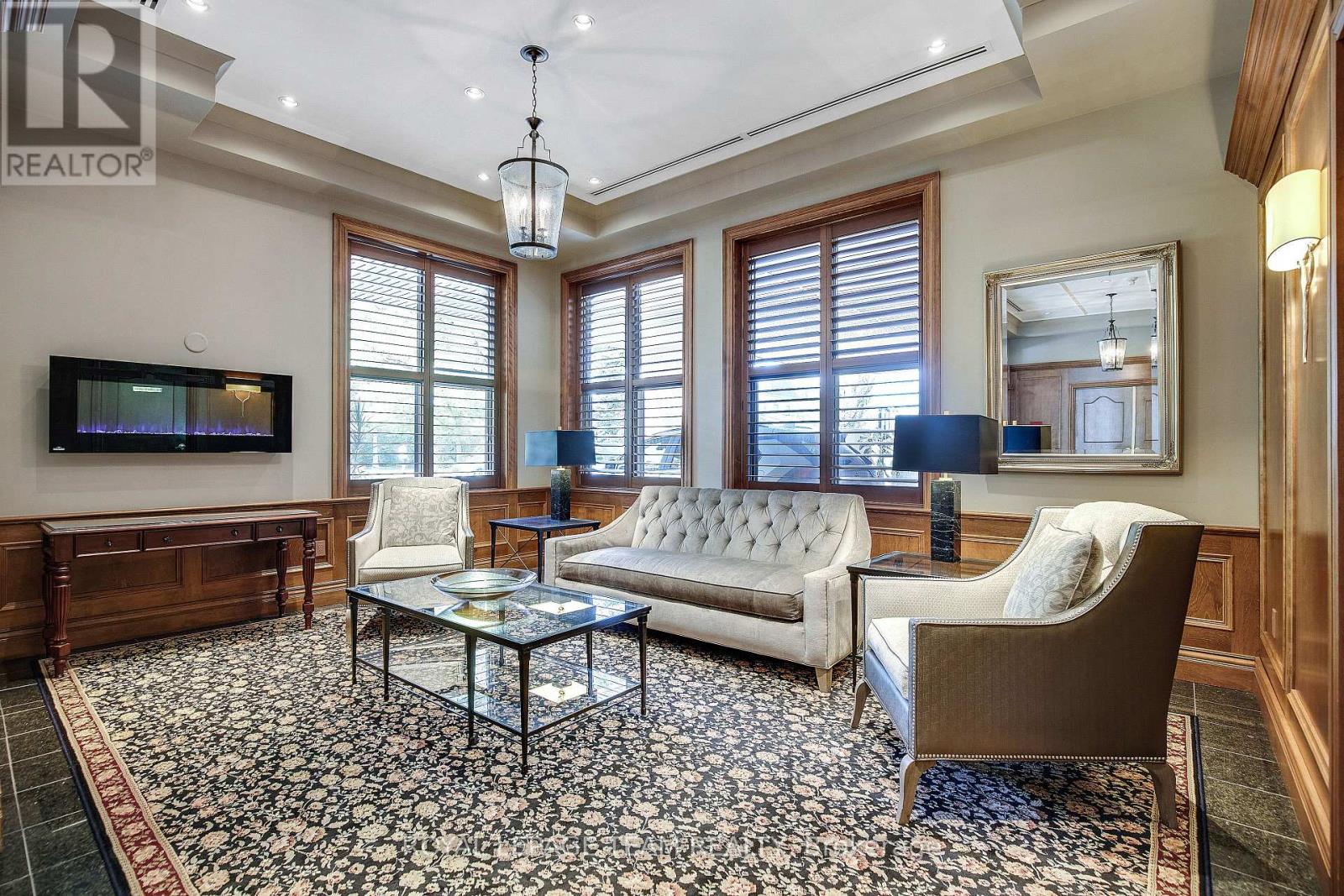 https://ddfcdn.realtor.ca/listing/TS638908499663430000/reb76/highres/7/x12238147_9.jpg