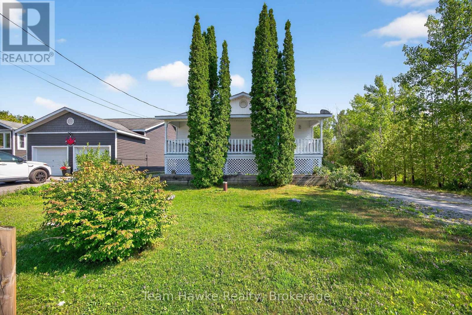 Photo 13 of 203 Woodlands Avenue, Tay ON