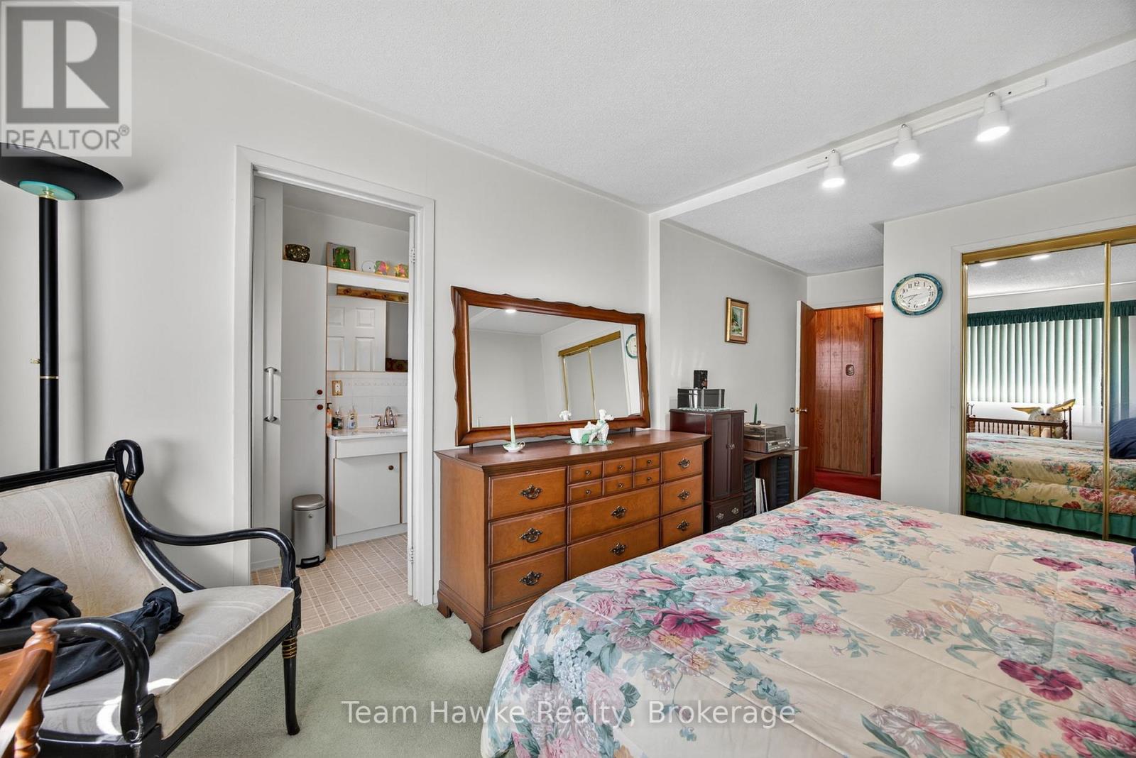 Photo 24 of 203 Woodlands Avenue, Tay ON