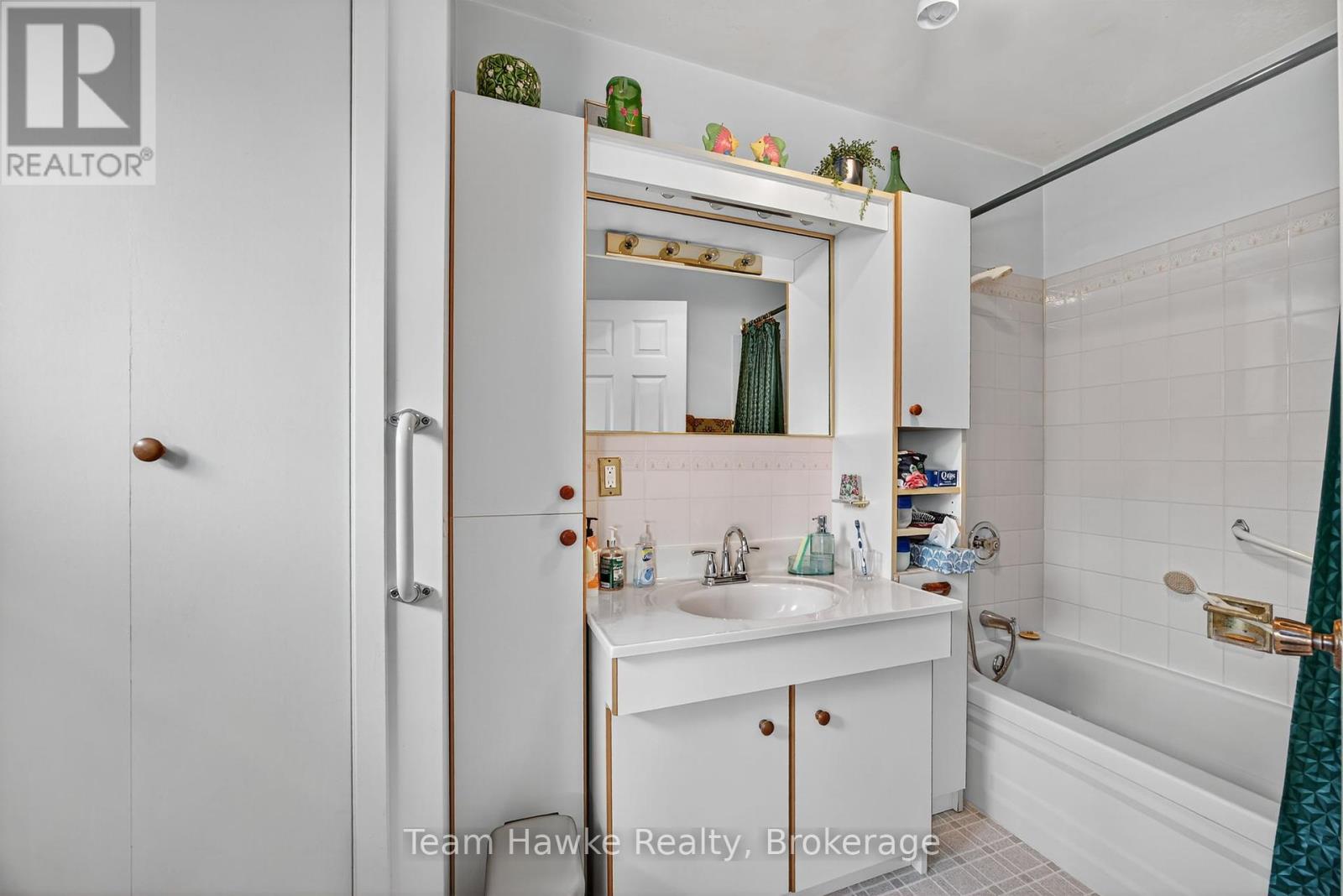 Photo 5 of 203 Woodlands Avenue, Tay ON