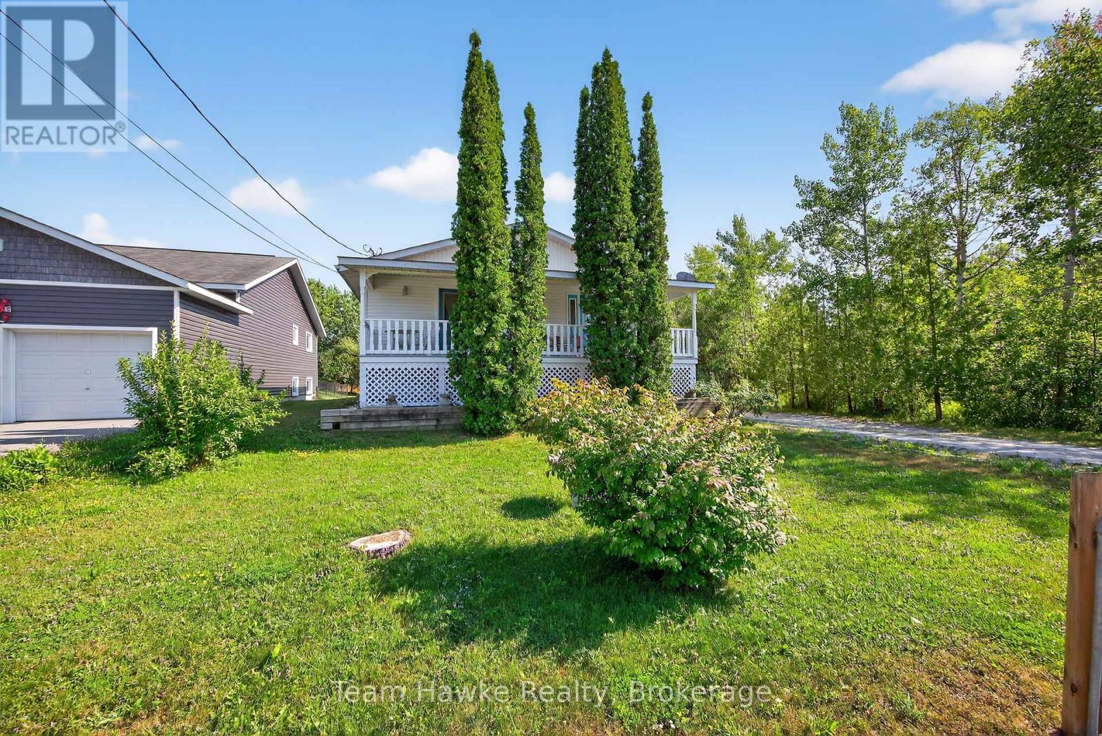 Photo 10 of 203 Woodlands Avenue, Tay ON