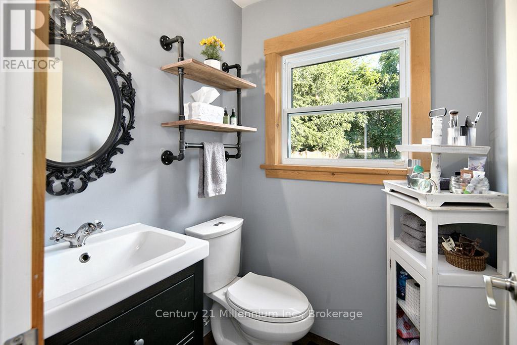 Photo 15 of 66 Ninth Street, Collingwood ON
