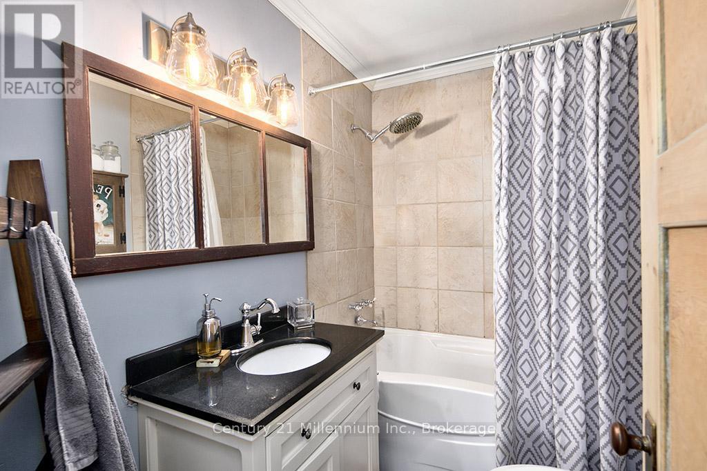Photo 18 of 66 Ninth Street, Collingwood ON