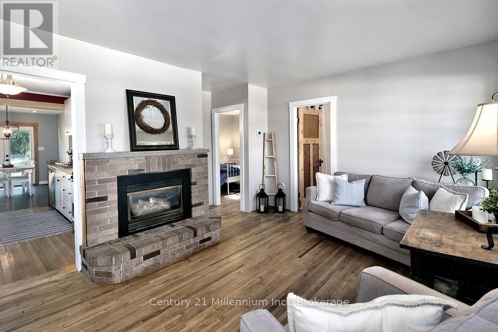 Photo 4 of 66 Ninth Street, Collingwood ON