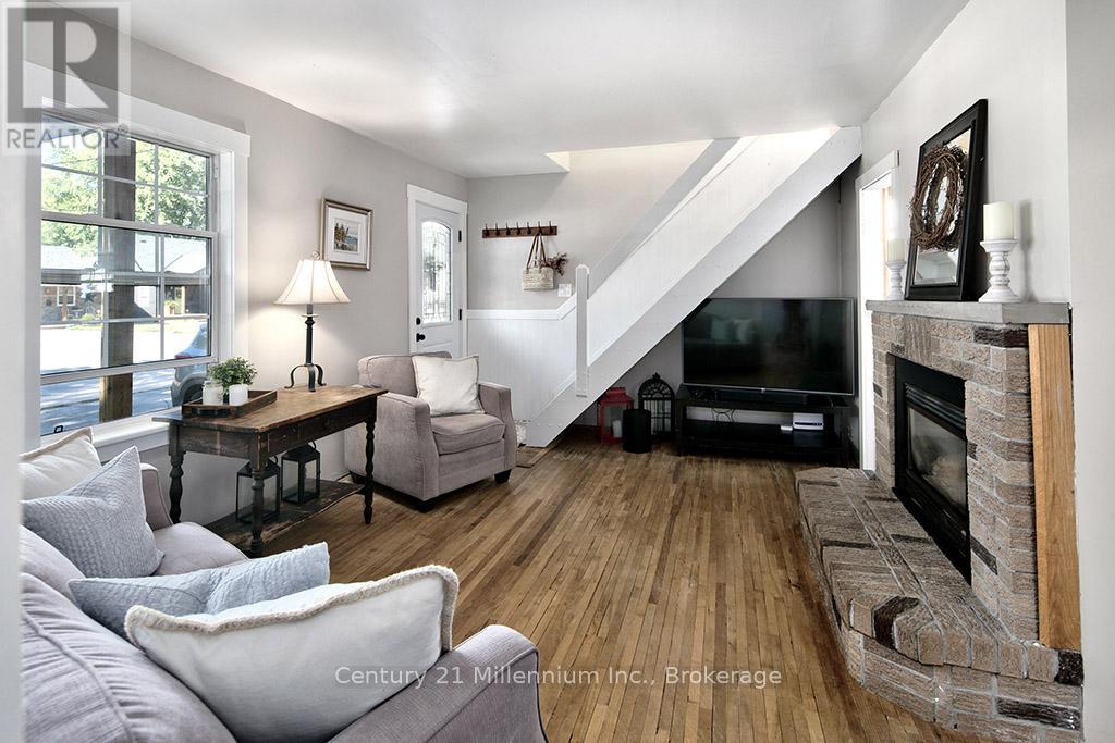 Photo 5 of 66 Ninth Street, Collingwood ON