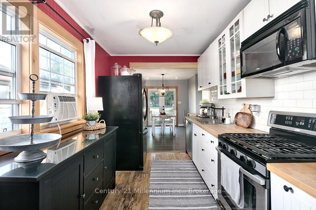 Photo 8 of 66 Ninth Street, Collingwood ON