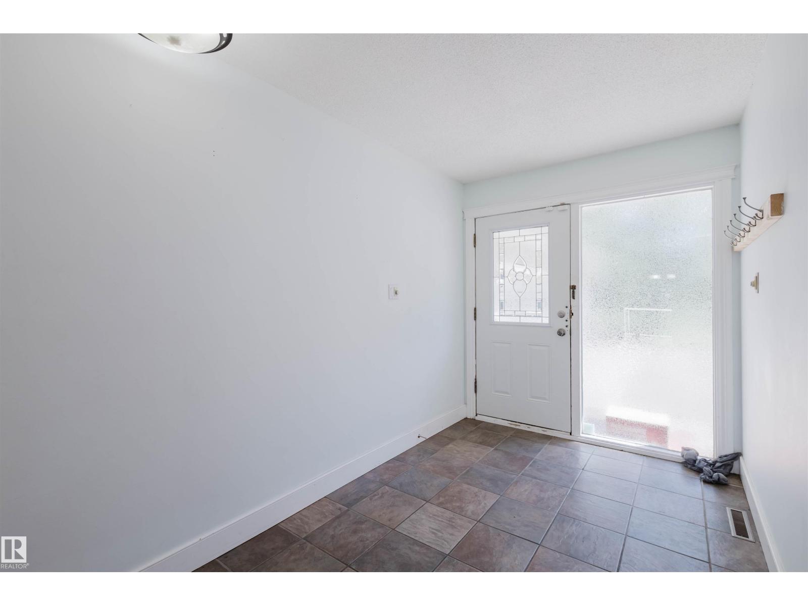 Photo 5 of 168 Windermere Dr Nw, Edmonton AB