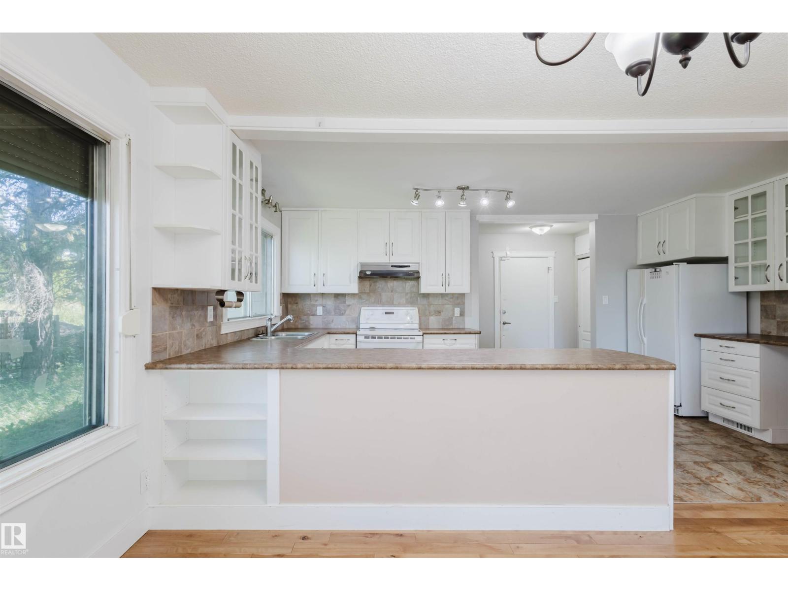 Photo 22 of 168 Windermere Dr Nw, Edmonton AB