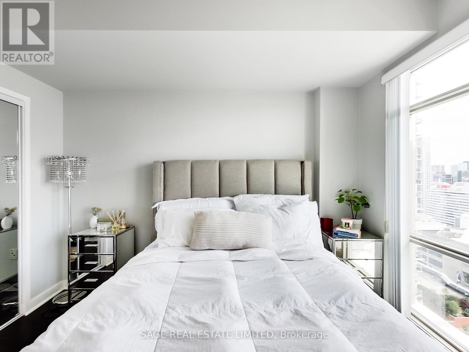 Photo 8 of 3707 35 Mariner Terrace, Toronto ON