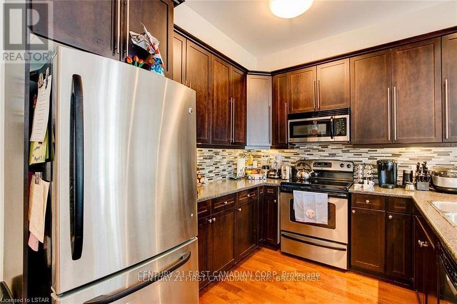 Photo 23 of 34 1016 Oakcrossing Gate, London North ON