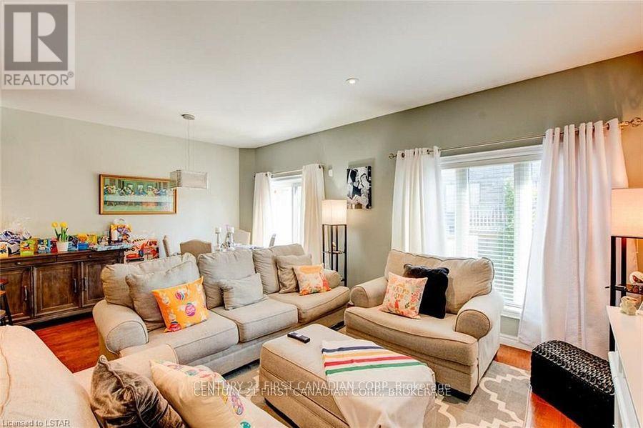 Photo 16 of 34 1016 Oakcrossing Gate, London North ON