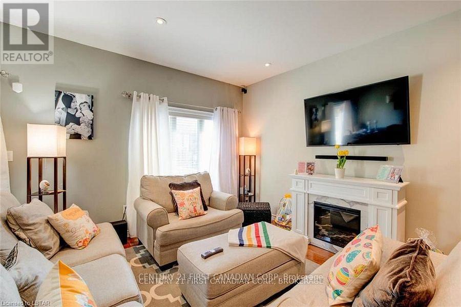Photo 15 of 34 1016 Oakcrossing Gate, London North ON