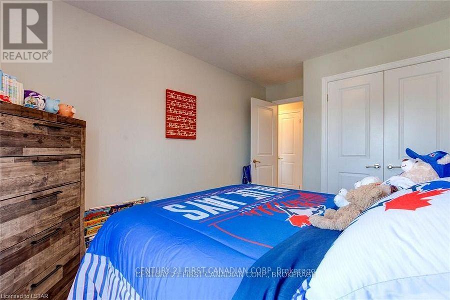 Photo 14 of 34 1016 Oakcrossing Gate, London North ON