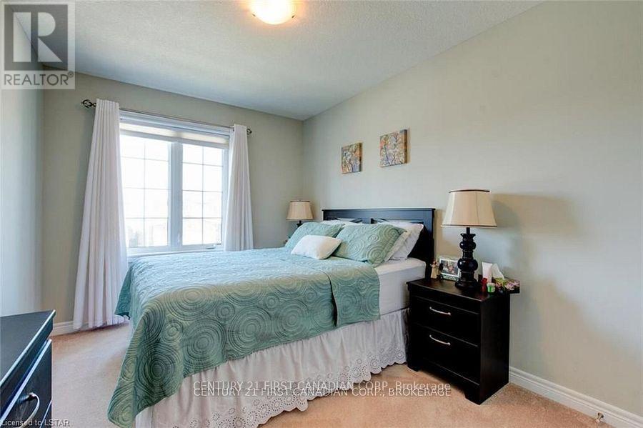 Photo 11 of 34 1016 Oakcrossing Gate, London North ON