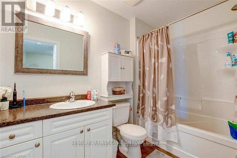 Photo 13 of 34 1016 Oakcrossing Gate, London North ON