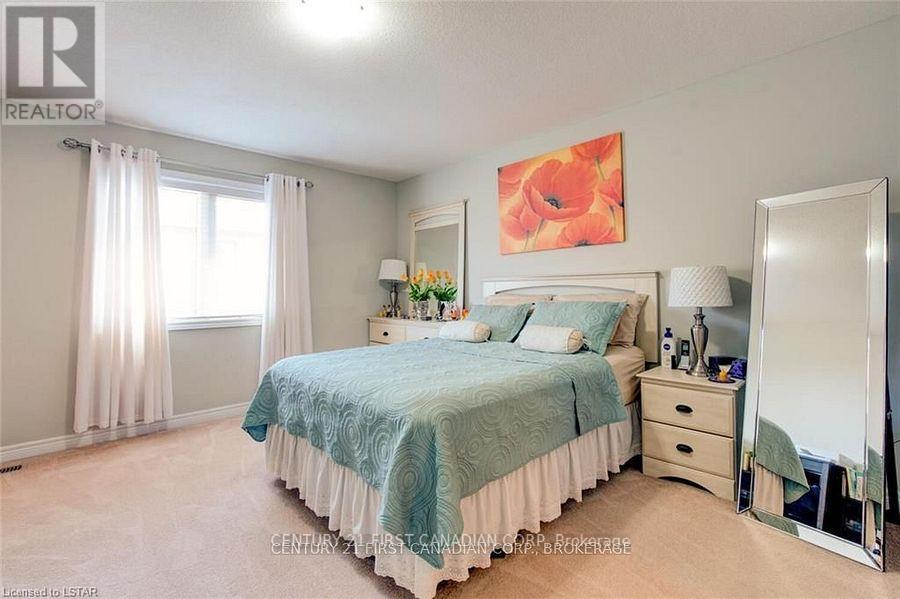 Photo 8 of 34 1016 Oakcrossing Gate, London North ON