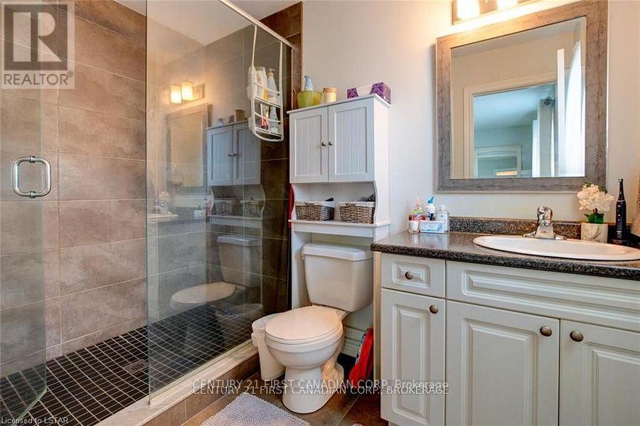 Photo 6 of 34 1016 Oakcrossing Gate, London North ON