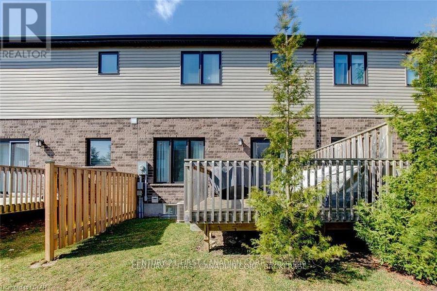 Photo 2 of 34 1016 Oakcrossing Gate, London North ON