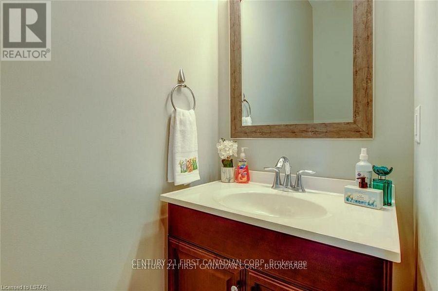 Photo 29 of 34 1016 Oakcrossing Gate, London North ON