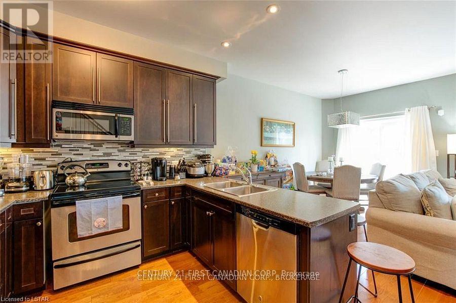 Photo 17 of 34 1016 Oakcrossing Gate, London North ON