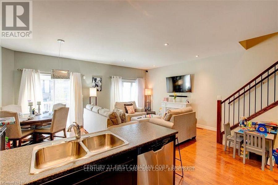 Photo 22 of 34 1016 Oakcrossing Gate, London North ON