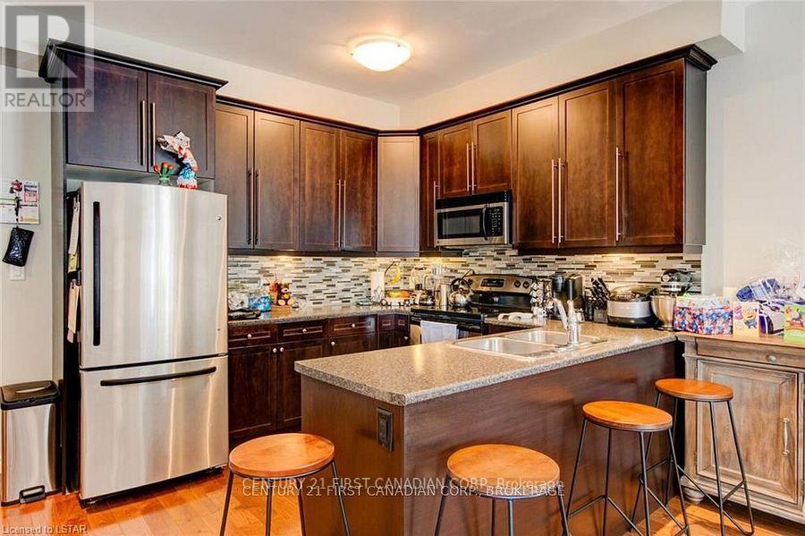 Photo 18 of 34 1016 Oakcrossing Gate, London North ON