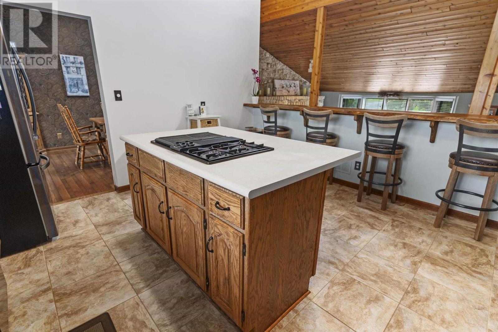 Photo 21 of 164 Iris Cres, Thunder Bay ON