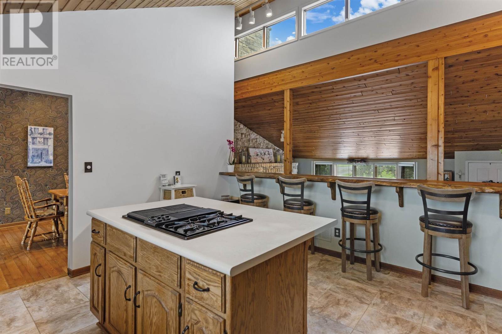 Photo 15 of 164 Iris Cres, Thunder Bay ON