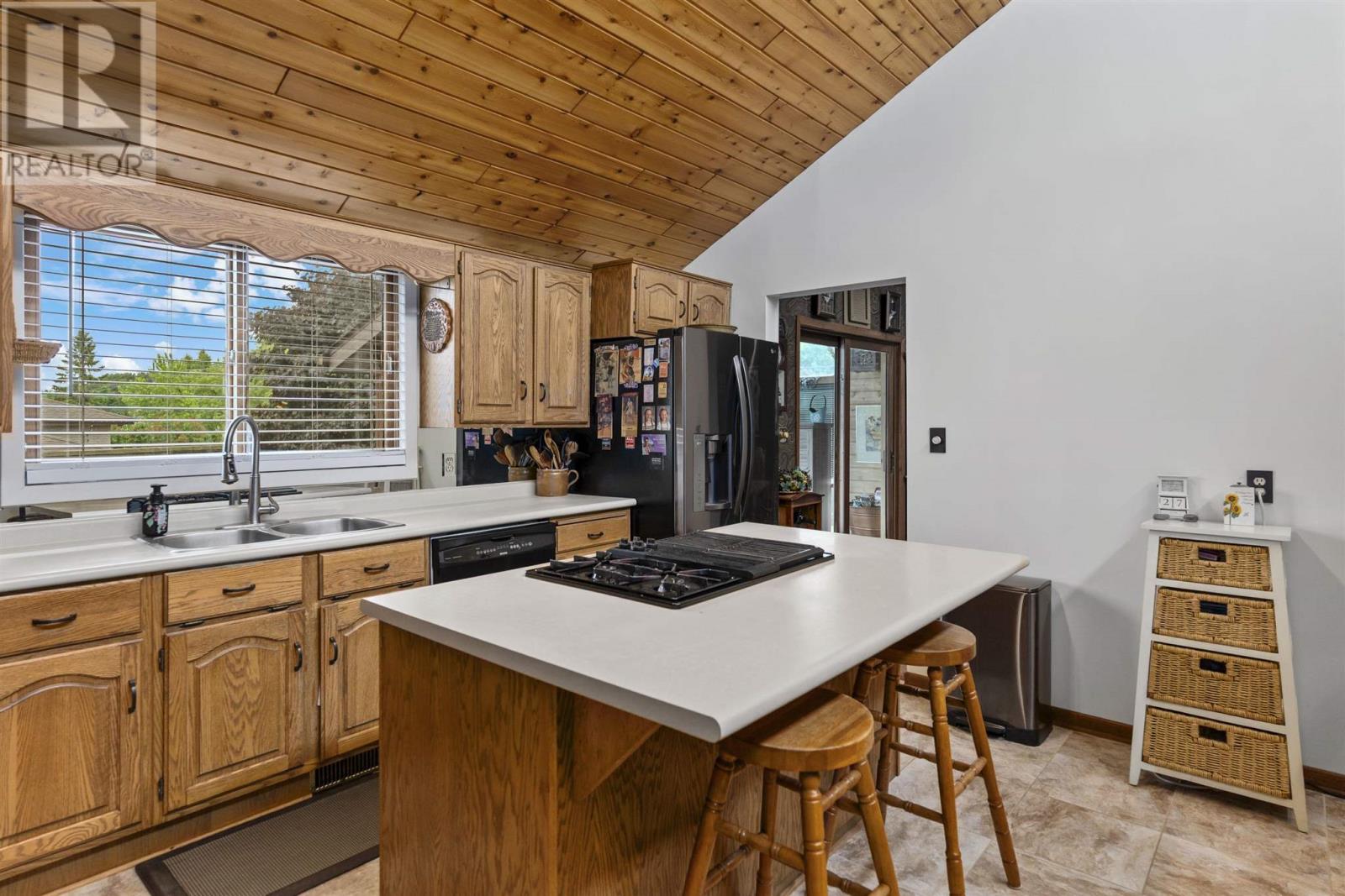 Photo 24 of 164 Iris Cres, Thunder Bay ON